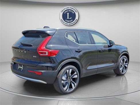 New 2025 Volvo XC40 B5 Ultra w/ Climate Package image 7