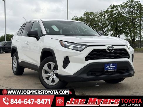 Used 2024 Toyota RAV4 LE image 2