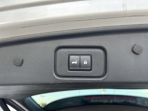 Used 2025 Nissan Pathfinder SV FWD image 7