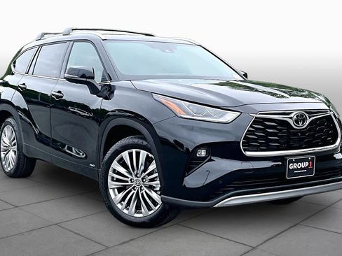 Used 2026 Toyota Highlander Platinum AWD/4WD image 3