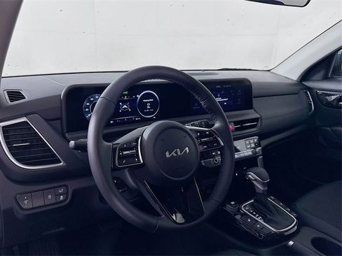 New 2026 Kia Seltos EX image 11