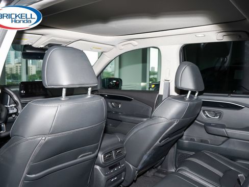 Certified 2023 Honda Pilot Touring image 21