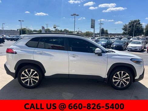 Used 2022 Toyota Corolla Cross XLE AWD/4WD image 4