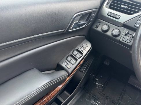 Used 2018 Chevrolet Suburban Premier AWD/4WD image 35