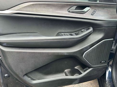 Used 2023 Jeep Grand Cherokee 30th Anniversary image 17