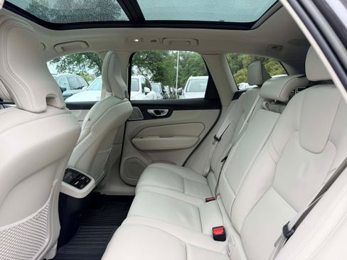 Certified 2023 Volvo XC60 B5 Ultimate w/ Protection Package Premier FWD image 15