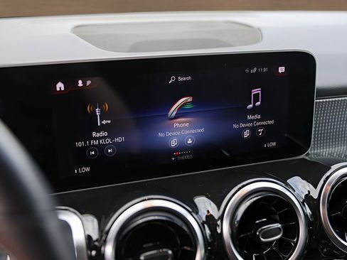 Used 2021 Mercedes-Benz GLB 250 4MATIC image 16