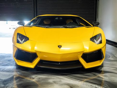 Used 2013 Lamborghini Aventador LP 700-4 image 3