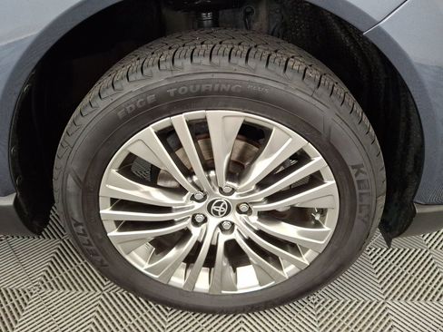 Certified 2023 Toyota Venza XLE AWD/4WD image 27