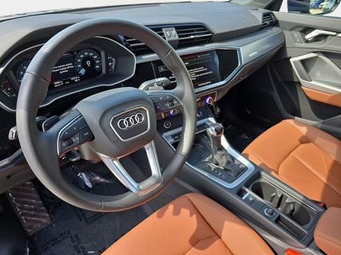 Certified 2025 Audi Q3 2.0T Premium w/ Convenience Package AWD/4WD image 17