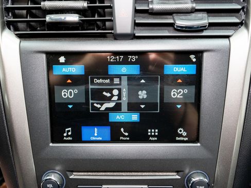 Used 2018 Ford Fusion SE FWD image 17