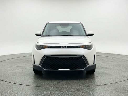 Used 2025 Kia Soul LX w/ LX Technology Package FWD image 2