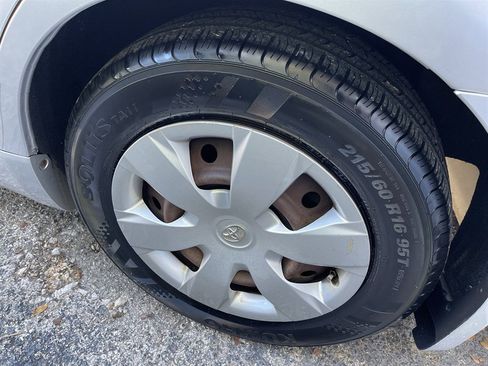 Used 2009 Toyota Camry LE FWD image 19