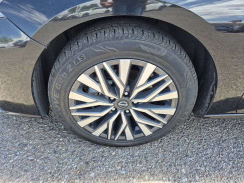 Used 2024 Nissan Altima 2.5 SV FWD image 24