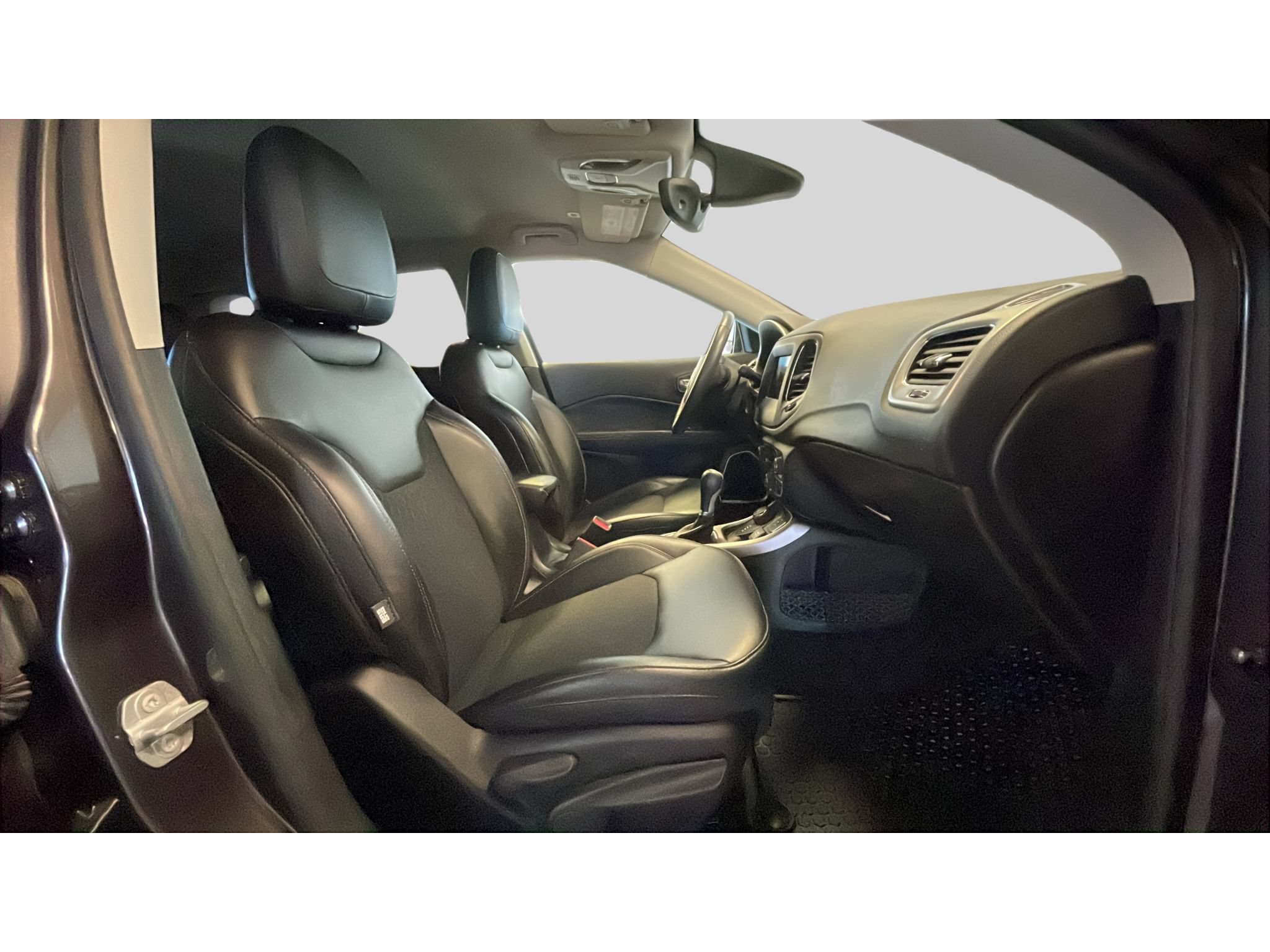 Used 2018 Jeep Compass Latitude w/ Popular Equipment Group AWD/4WD image 16