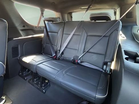 Used 2024 Chevrolet Suburban Premier image 34