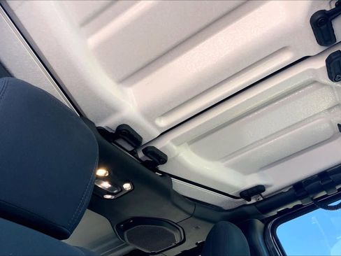 Used 2021 Jeep Gladiator Sport image 14