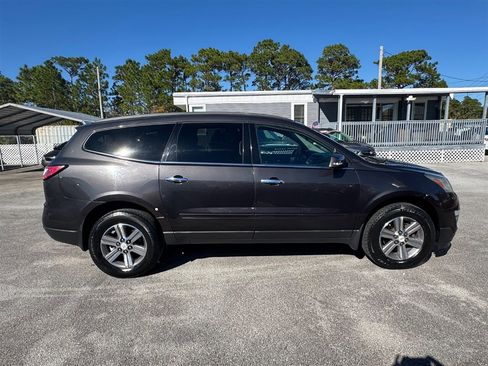 Used 2015 Chevrolet Traverse LT image 3