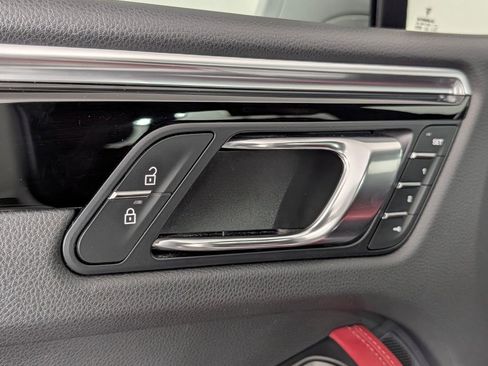Certified 2023 Porsche Macan AWD/4WD image 26