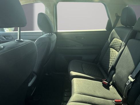 Used 2023 Nissan Pathfinder S FWD image 5