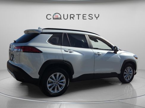 Certified 2024 Toyota Corolla Cross LE image 5