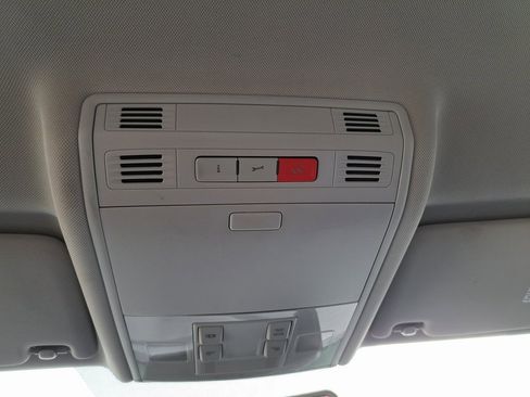 Used 2017 Volkswagen Golf S image 18