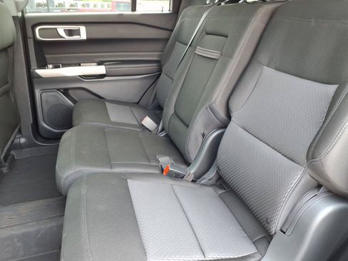 Used 2024 Ford Explorer XLT AWD/4WD image 8