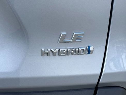 Used 2022 Toyota RAV4 LE AWD/4WD image 32