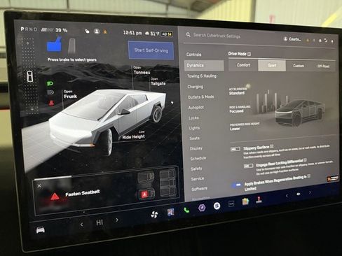 Used 2025 Tesla Cybertruck AWD Crew Cab image 22