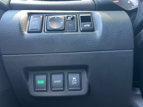 Used 2015 Nissan Sentra SR FWD image 23