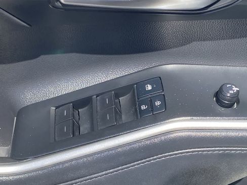 Used 2021 Toyota Highlander XLE AWD/4WD image 13