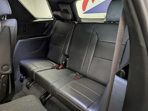 Used 2023 Chevrolet Traverse Premier image 5