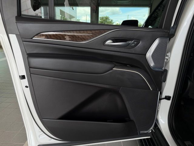 Used 2023 Cadillac Escalade ESV Premium Luxury Platinum AWD/4WD image 27