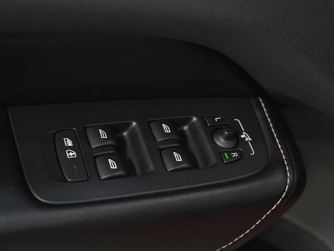 Used 2018 Volvo XC60 T6 R-Design w/ Convenience Package image 23