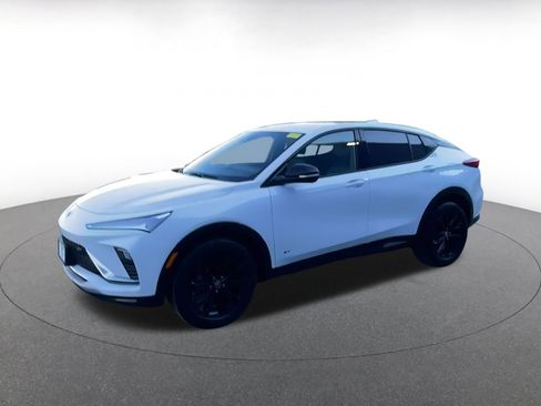 Used 2025 Buick Envista Sport Touring image 9