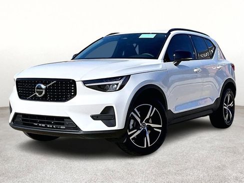 New 2026 Volvo XC40 B5 Core AWD/4WD image 2