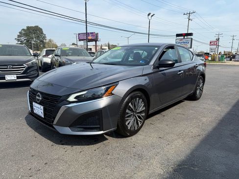 Used 2024 Nissan Altima 2.5 SV image 5