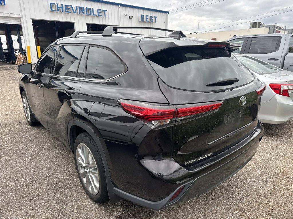 Used 2020 Toyota Highlander Limited FWD image 10