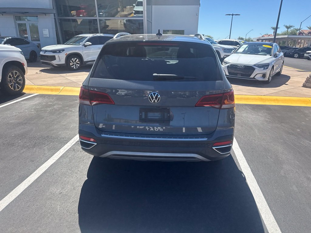 Used 2023 Volkswagen Taos SE w/ Panoramic Sunroof Package FWD image 5