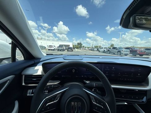 Certified 2025 Buick Envision Avenir AWD/4WD image 17