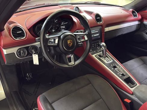 Used 2022 Porsche 718 Boxster Spyder RWD image 14