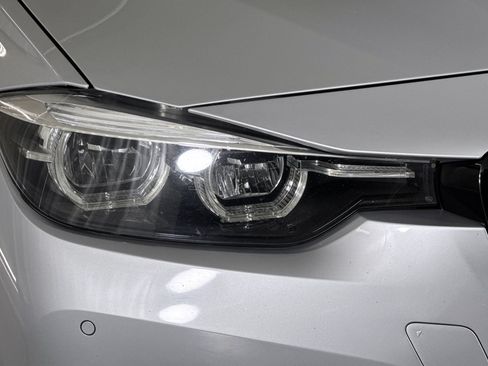 Used 2018 BMW 330e w/ Premium Package RWD image 12