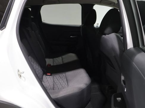 Used 2025 Nissan Kicks SV AWD/4WD image 20