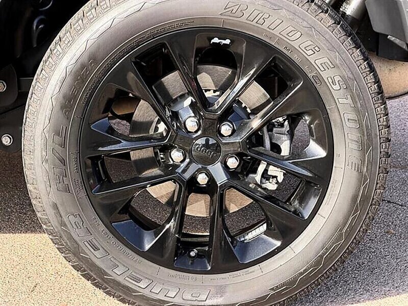 Used 2023 Jeep Wrangler Unlimited Sahara AWD/4WD image 35