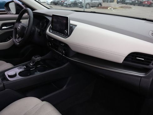 Certified 2025 Nissan Rogue SV AWD/4WD image 24