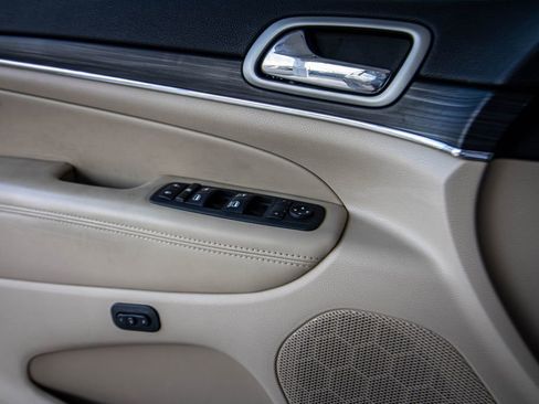 Used 2020 Jeep Grand Cherokee Limited image 21