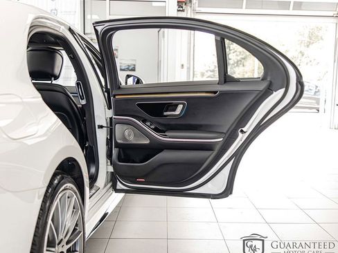 Used 2022 Mercedes-Benz S 500 4MATIC w/ AMG Line Package image 38