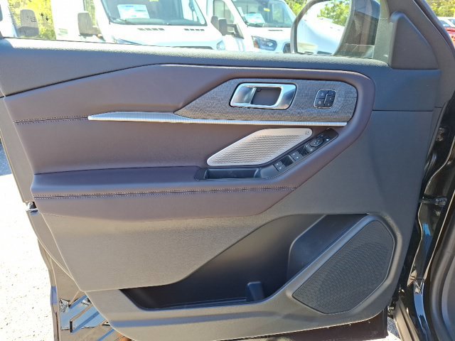 New 2027 Ford Explorer Platinum RWD image 11