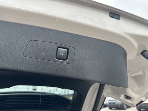 Used 2021 Lincoln Corsair AWD w/ Premium Package image 23