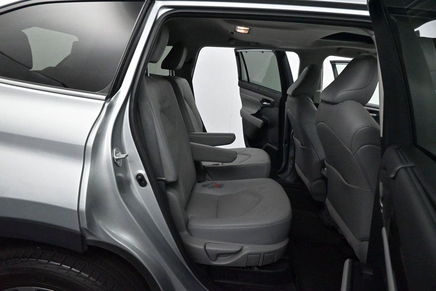 Used 2021 Toyota Highlander Limited FWD image 37
